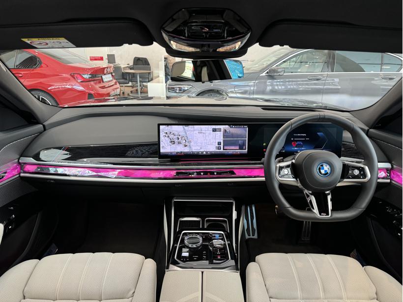 BMW i7 G70 Sedan 4dr xDrive60 M Sport Reduction Gear 1sp AWD