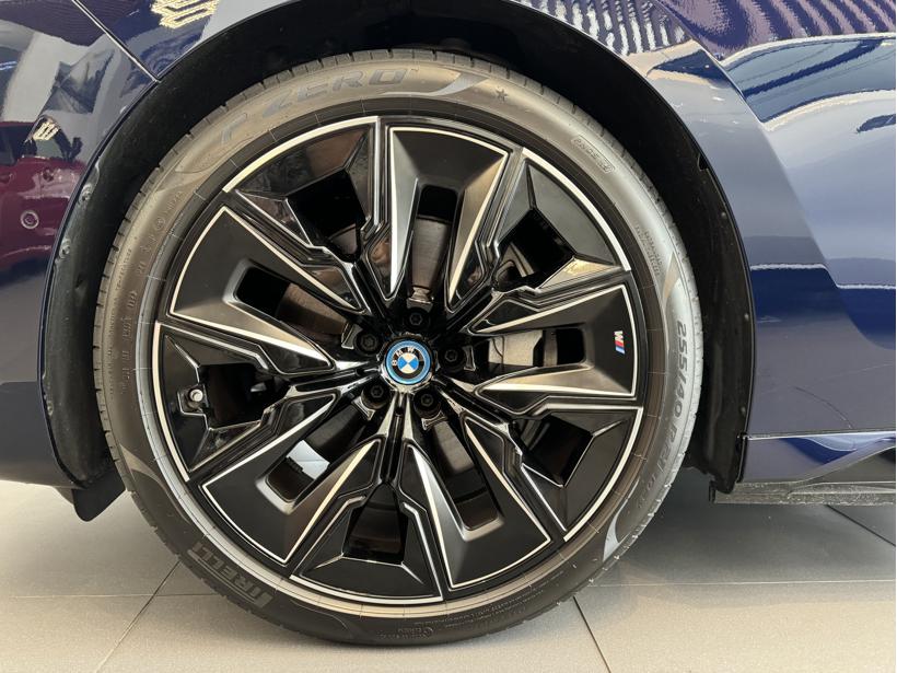 BMW i7 G70 Sedan 4dr xDrive60 M Sport Reduction Gear 1sp AWD