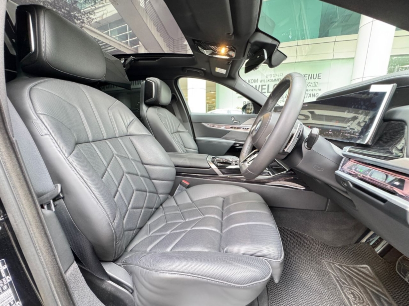 BMW 750e G70 Sedan 4dr xDrive M Sport Steptronic 8sp AWD 3.0HDiTsc (Pure Excellence)